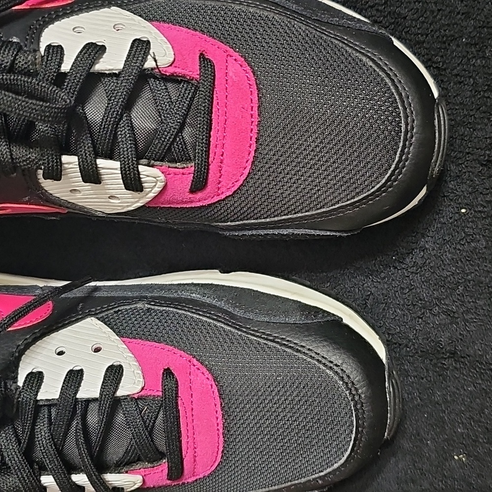 Nike Women's Black and Pink Athletic Sneakers - Picture 6 of 8